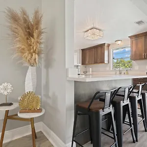 https://charming-3-bed-ba-home-w-pool-and-lake-view.hotelstampa.org